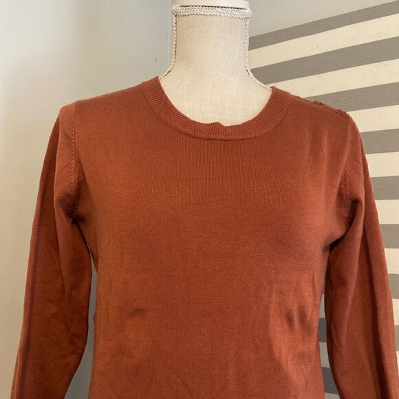 Modcloth Rust Orange 3/4 Sleeve Knit Button Shoulder Sweater Size Medium - Picture 2 of 10